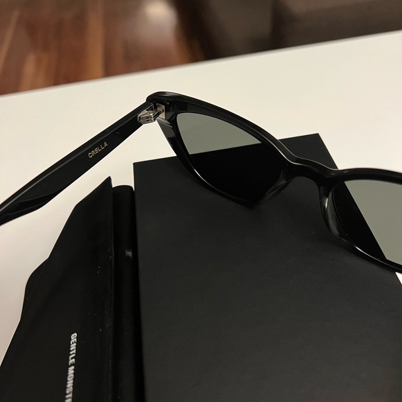 Gentle Monster Sunglass - Picture 2 of 5